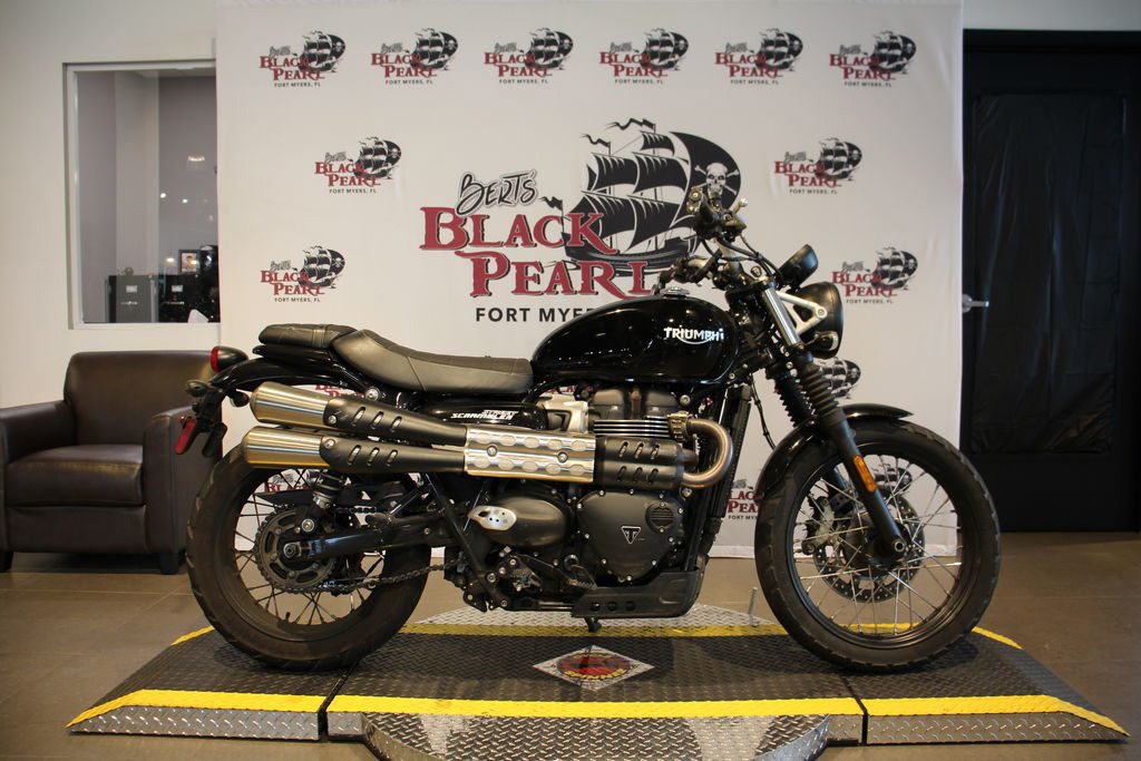 2022 Triumph SCRAMBLER 900 Standard motorcycle