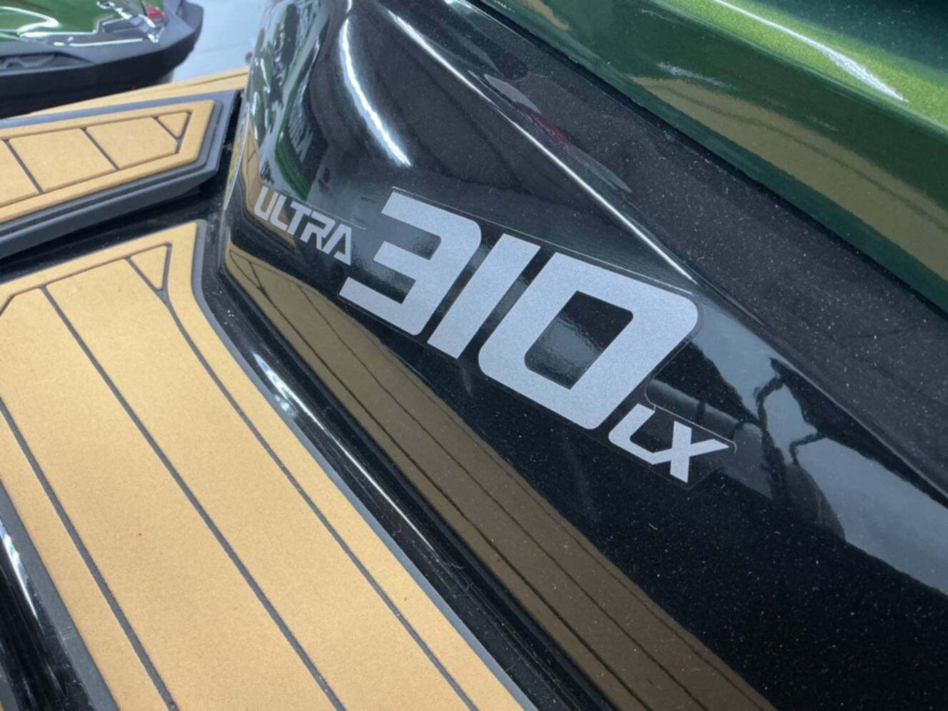 A photo of this 2025 Kawasaki Ultra 310LX LX