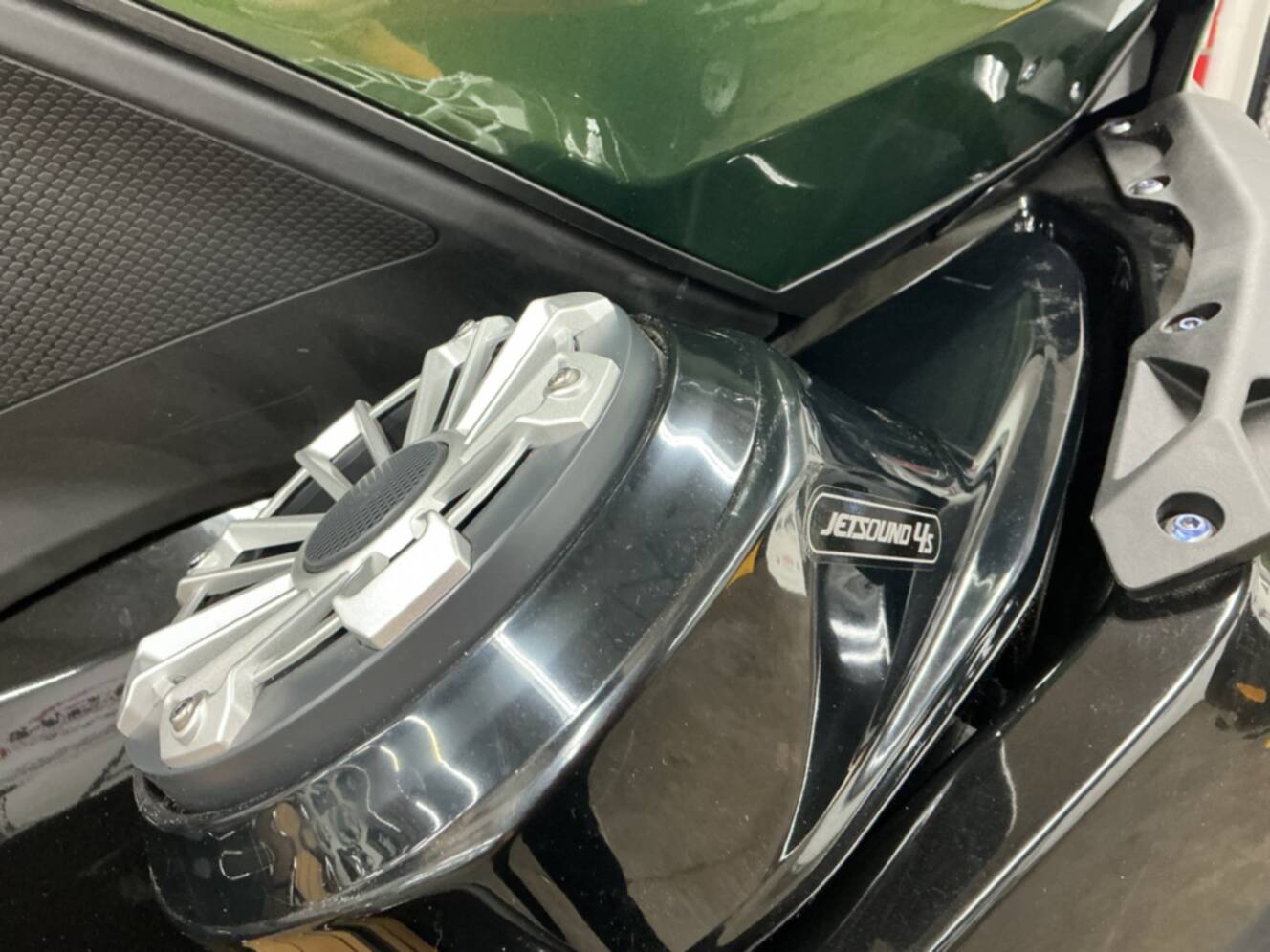 A photo of this 2025 Kawasaki Ultra 310LX LX