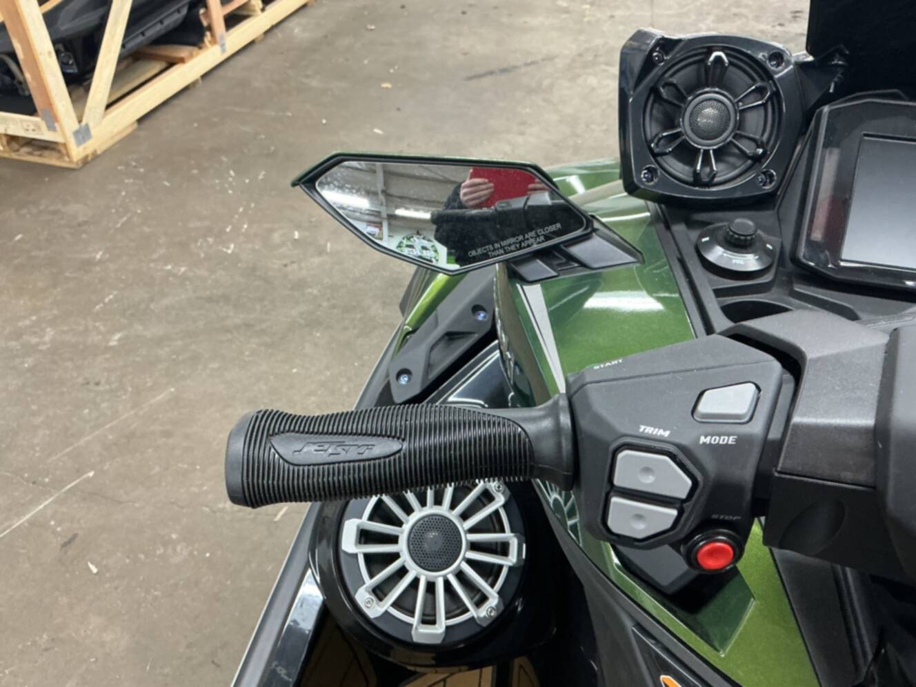 A photo of this 2025 Kawasaki Ultra 310LX LX