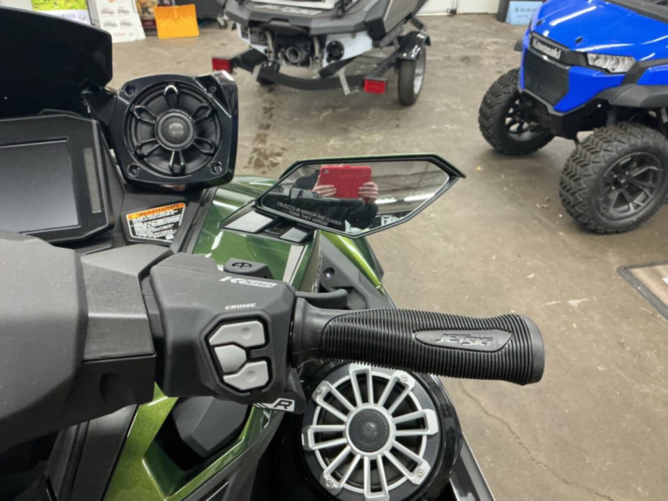 A photo of this 2025 Kawasaki Ultra 310LX LX
