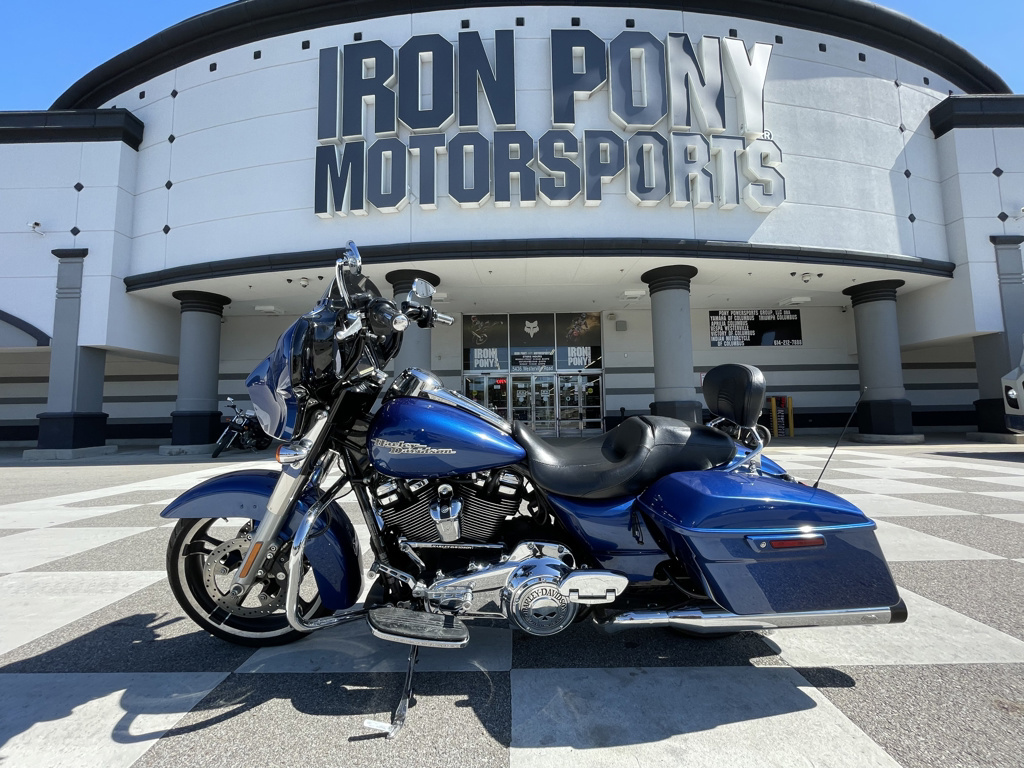 2017 Harley-Davidson  FLHXS Street Glide Special Touring motorcycle