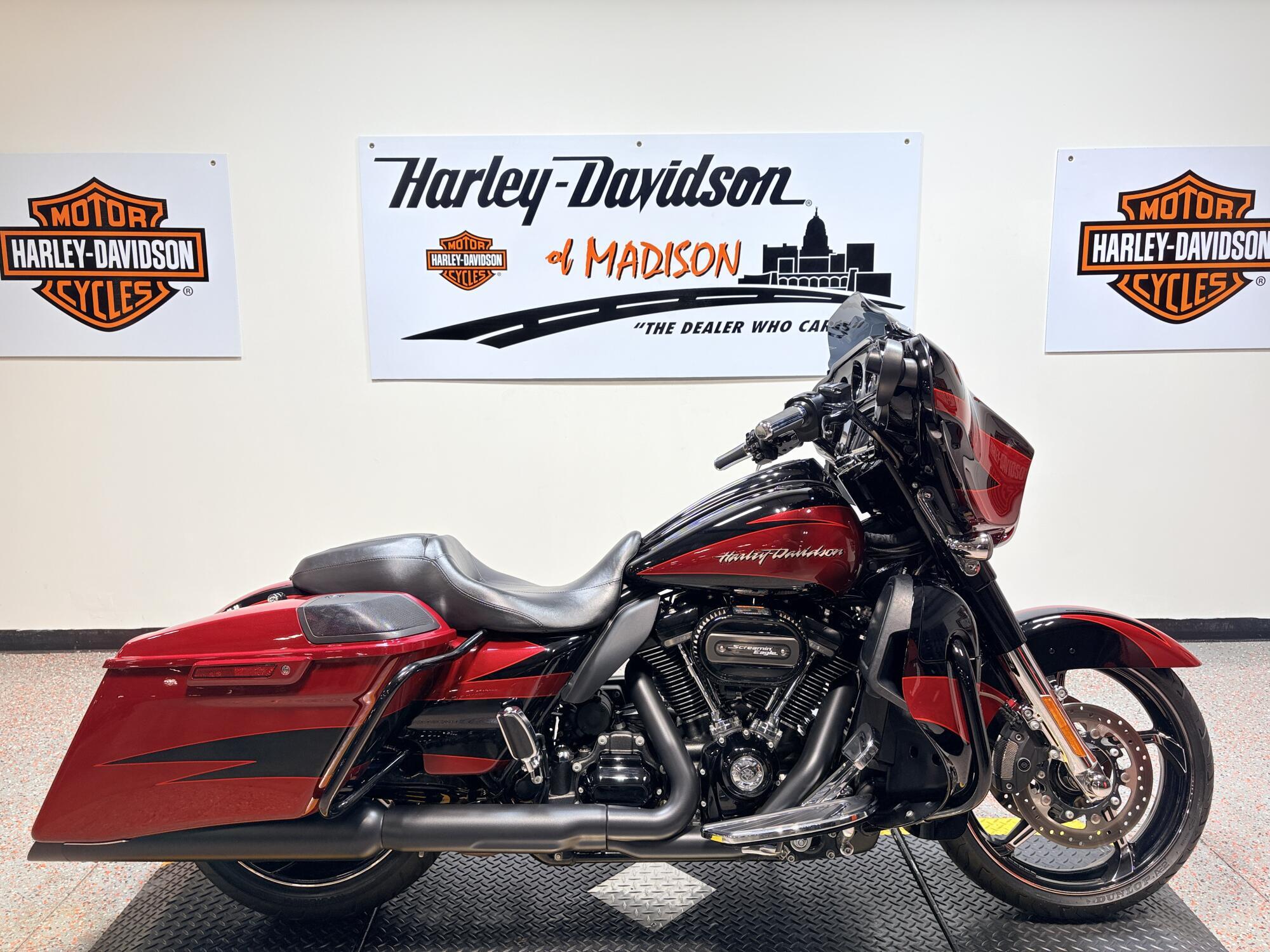 2017 Harley-Davidson CVO Street Glide CVO in Madison, WI