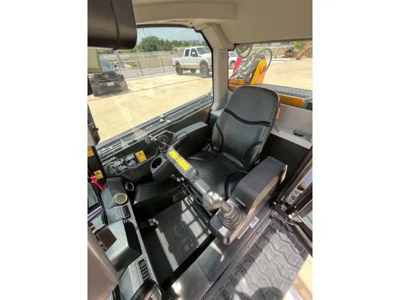 2026 JCB 3TS-8T