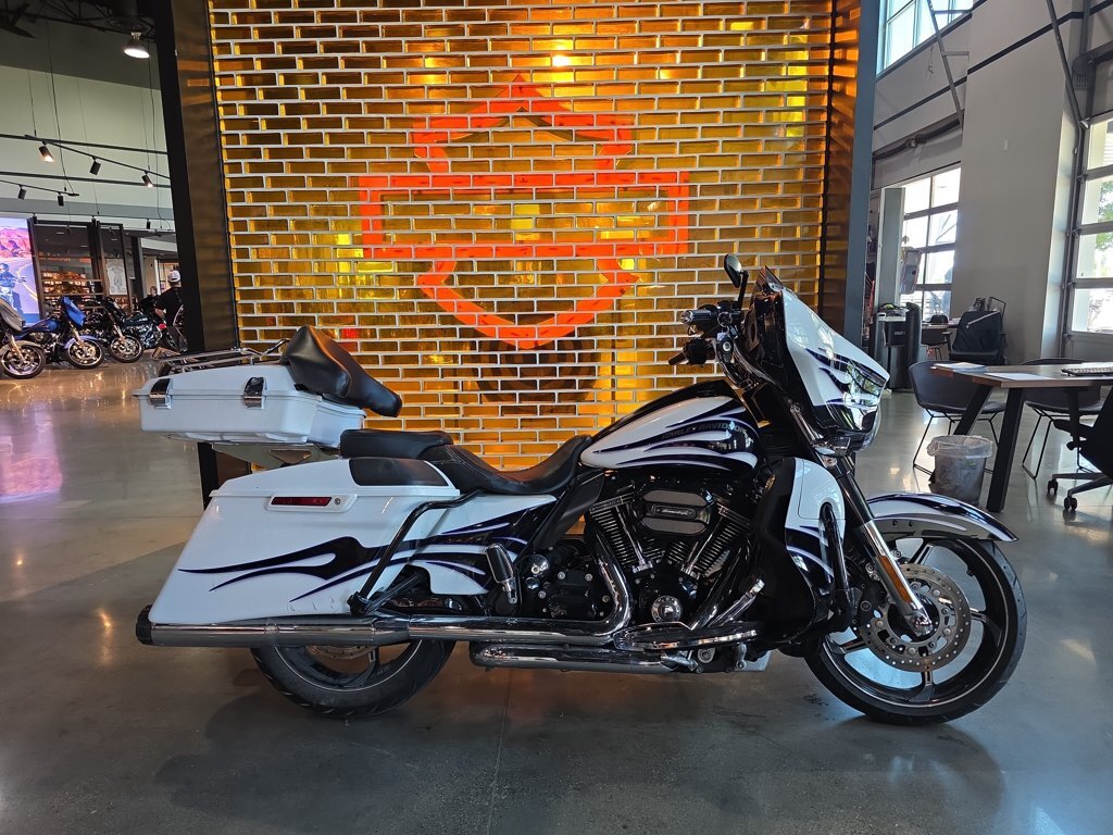 2016 Harley-Davidson CVO STREET GLIDE SPECIAL Cruiser motorcycle