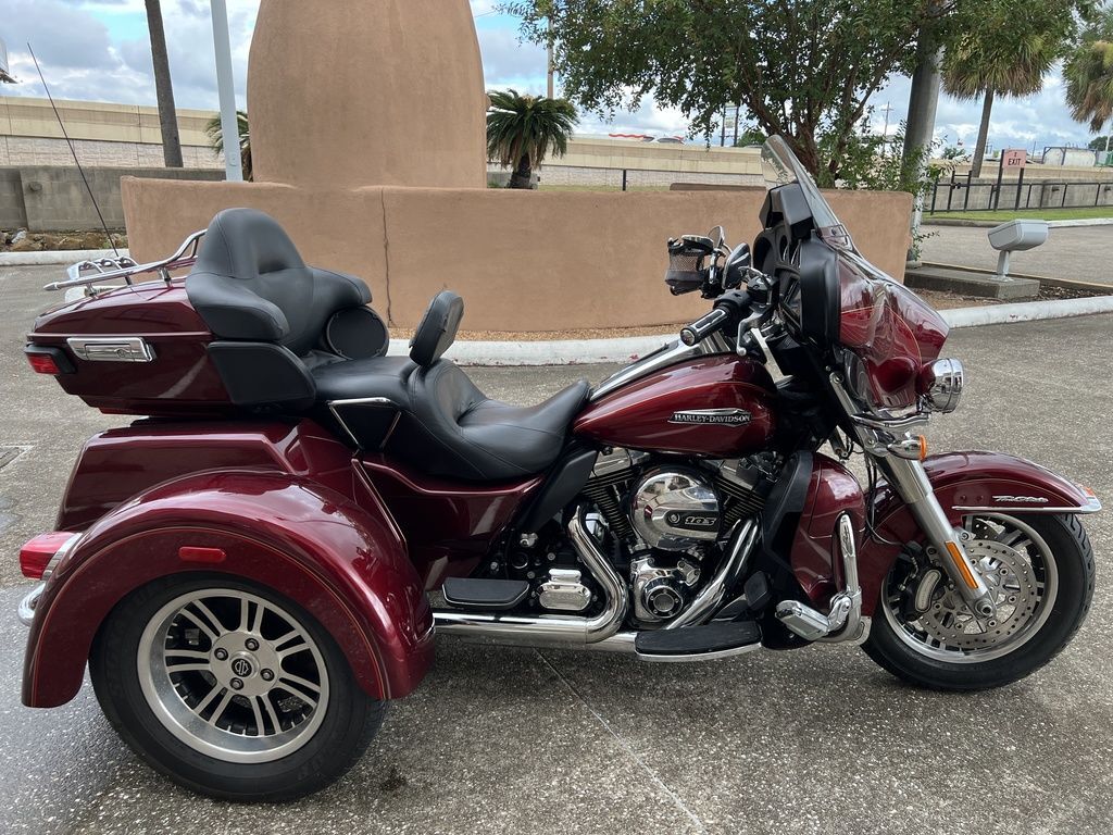 2016 Harley-Davidson® FLHTCUTG - Tri Glide® Ultra ULTRA CLASSIC in Beaumont, TX