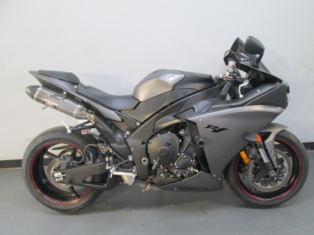 2013 Yamaha YZF-R1 R1 in Lewis Center, OH