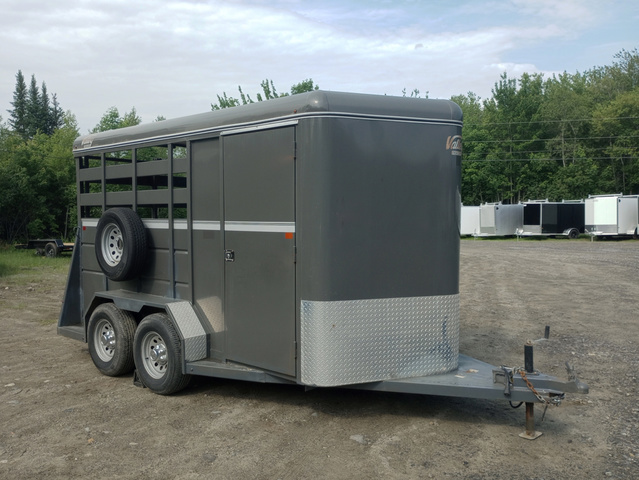 2022 VALLEY 2800 2-Horse Slant/Livestock Combo w/Front Tack, Rear C in Loudon, NH