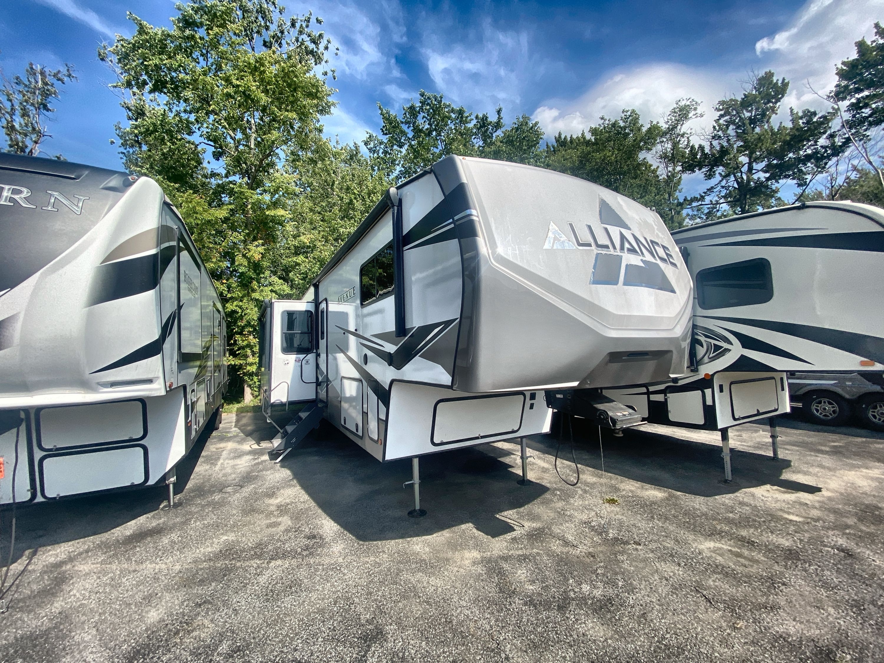 2022 Alliance AVENUE 32RLS RV