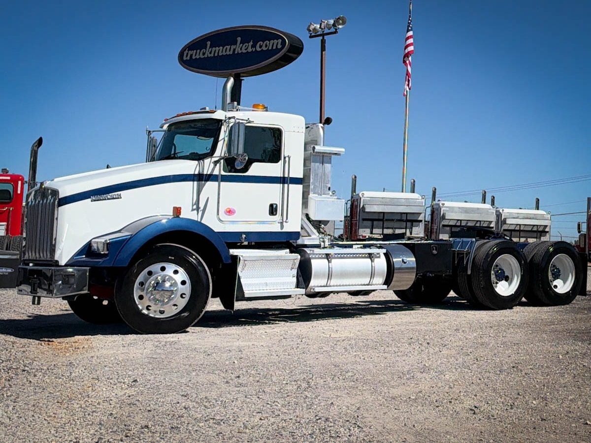 2020 KENWORTH T800 in Olive Branch, MS