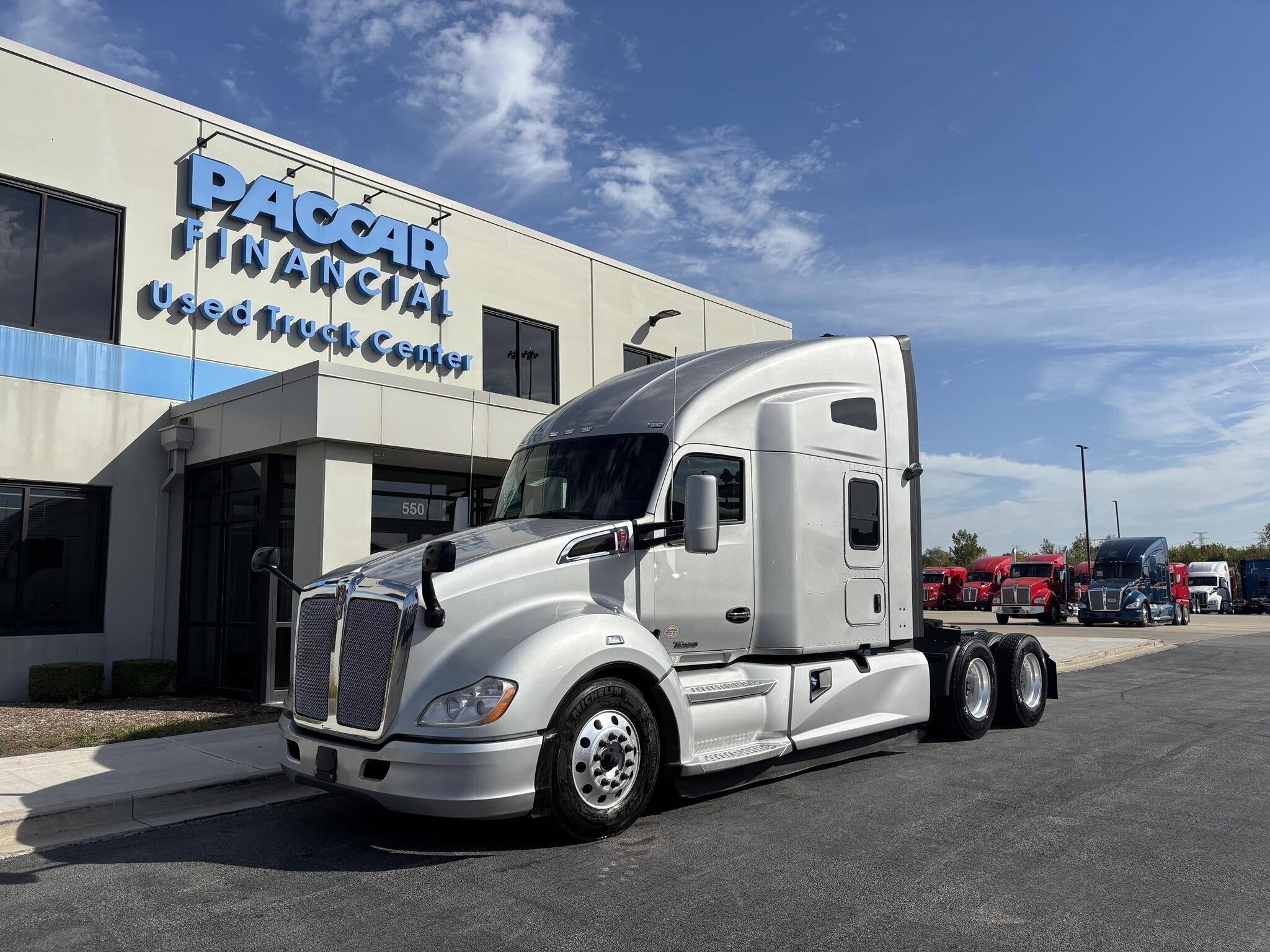 2022 KENWORTH T680 in Minooka, IL