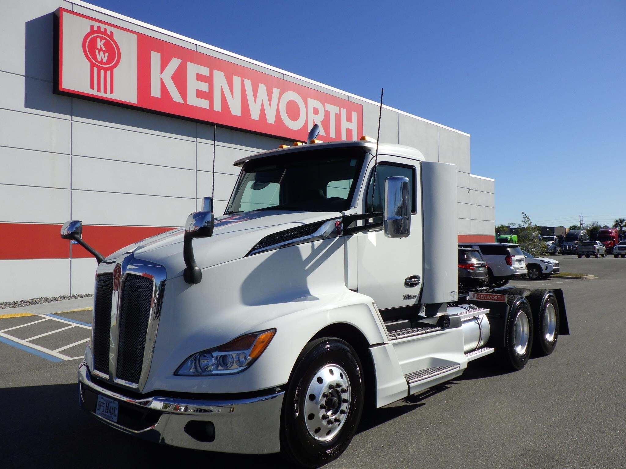 2023 KENWORTH T680 in Jacksonville, FL