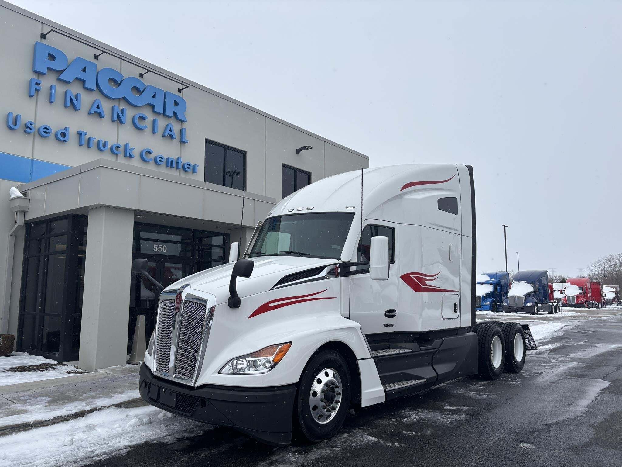 2023 KENWORTH T680 in Minooka, IL