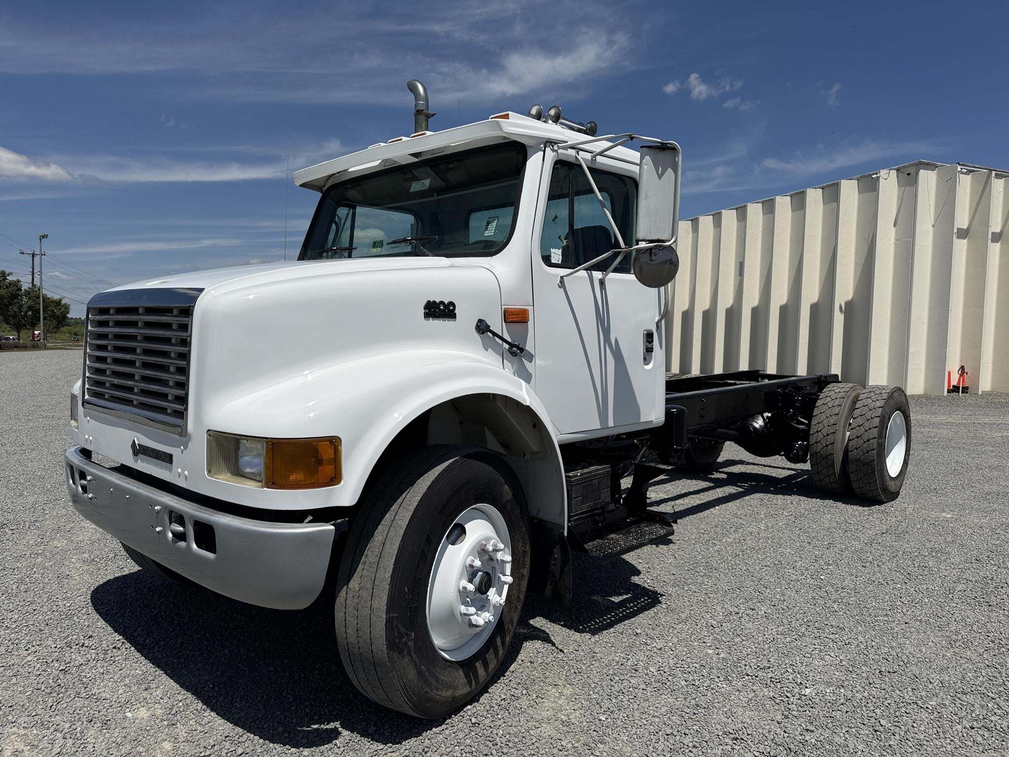 2000 INTERNATIONAL 4900 in Bealeton, VA