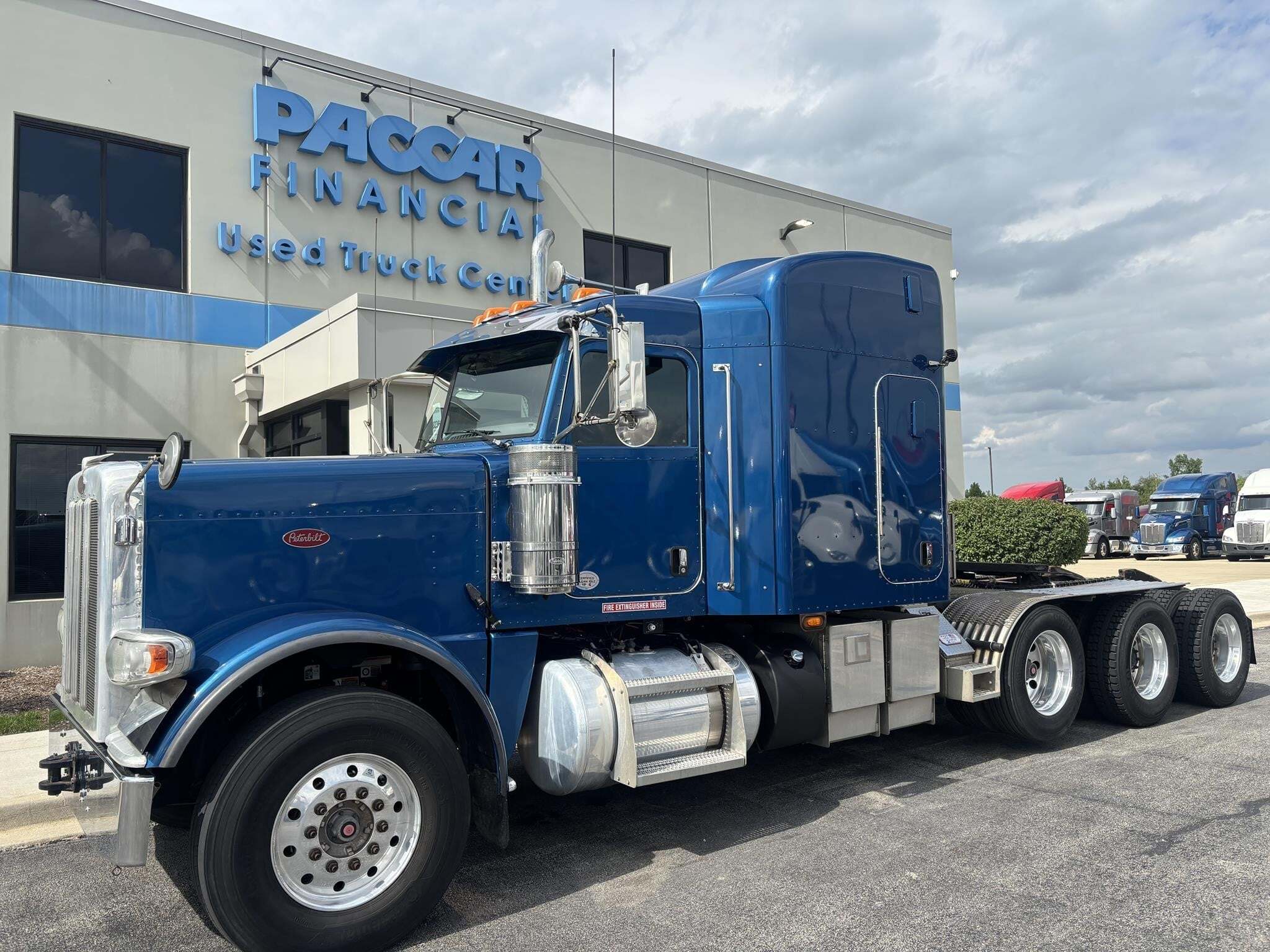 2022 PETERBILT 389 in Minooka, IL