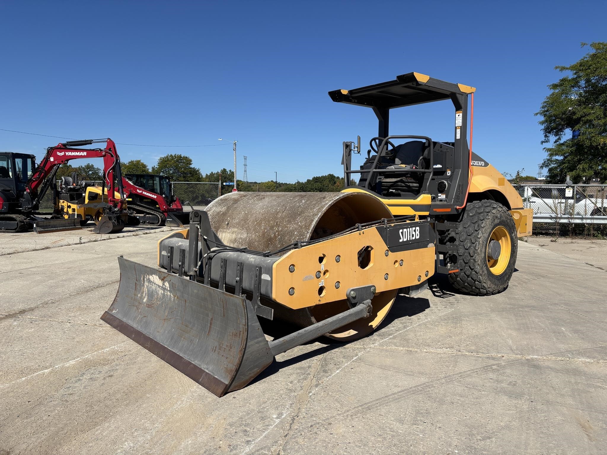 2020 VOLVO SD115B in Butler, WI