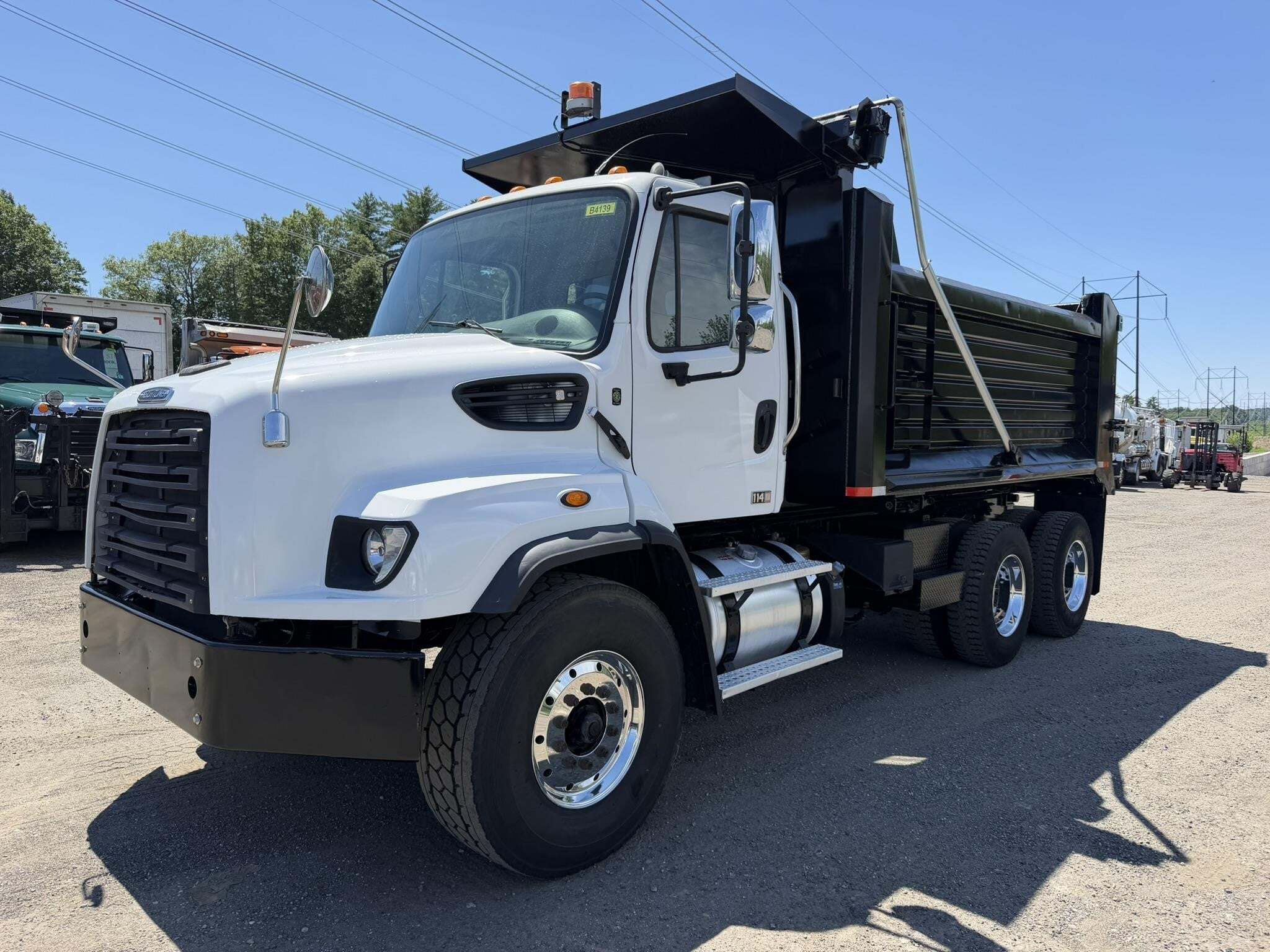 2016 FREIGHTLINER 114 SD in Seabrook, NH
