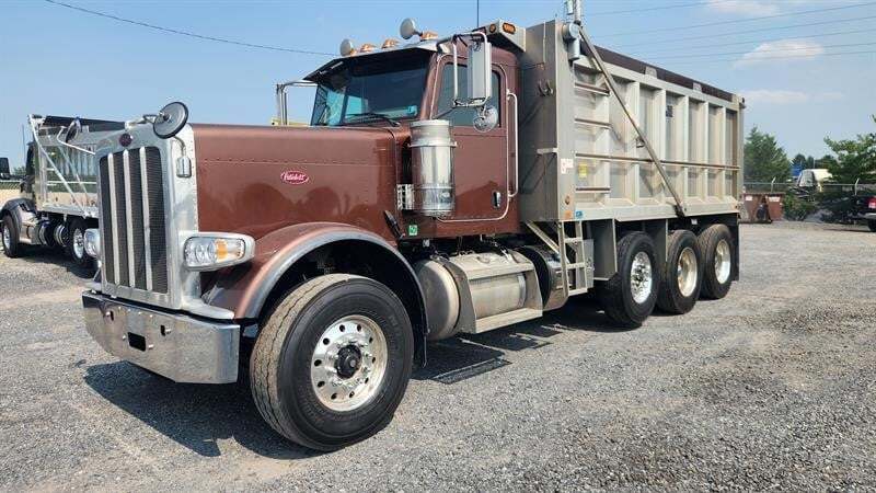2023 PETERBILT 389 in Lancaster, PA