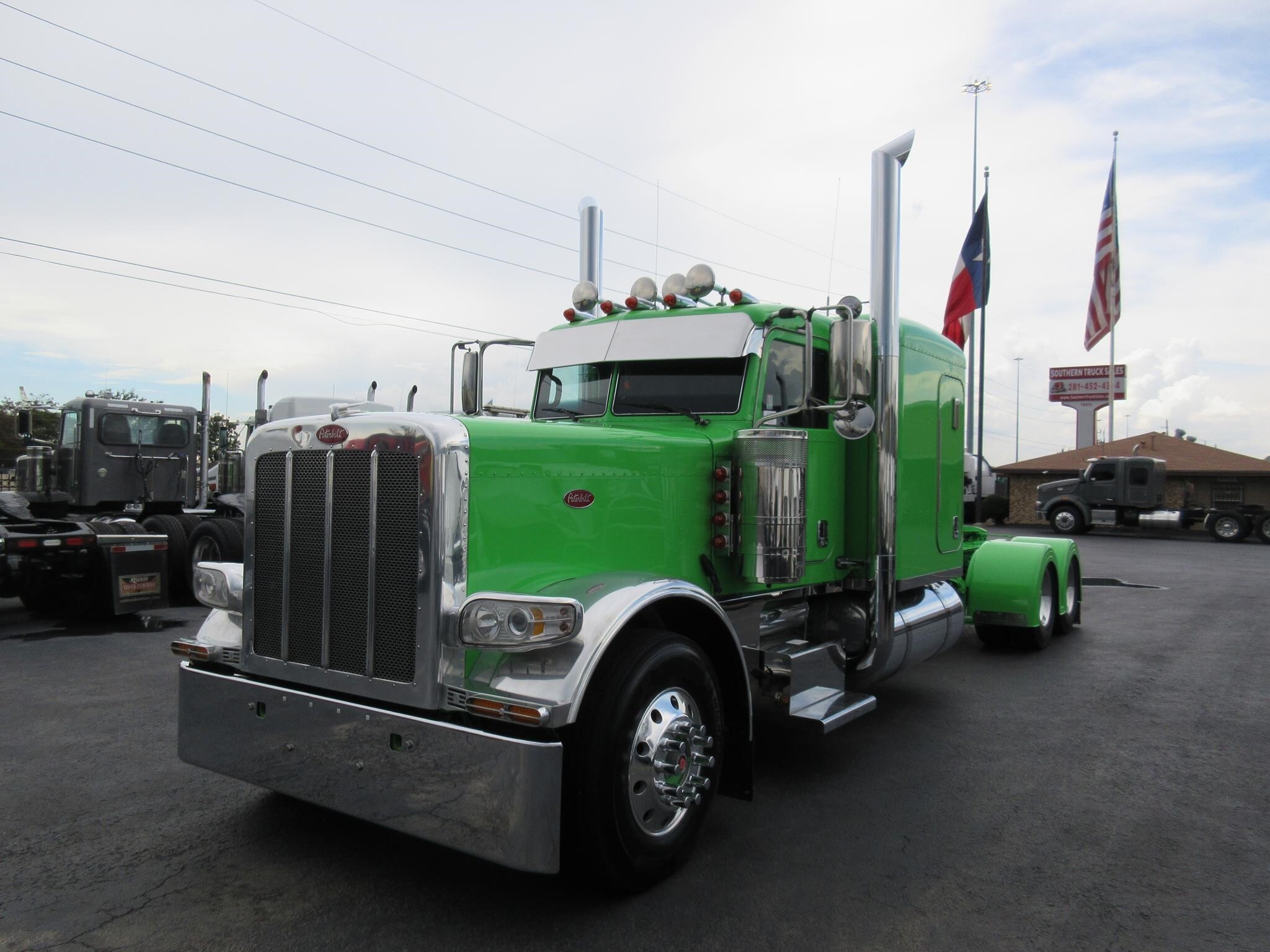 2021 PETERBILT 389 in Channelview, TX