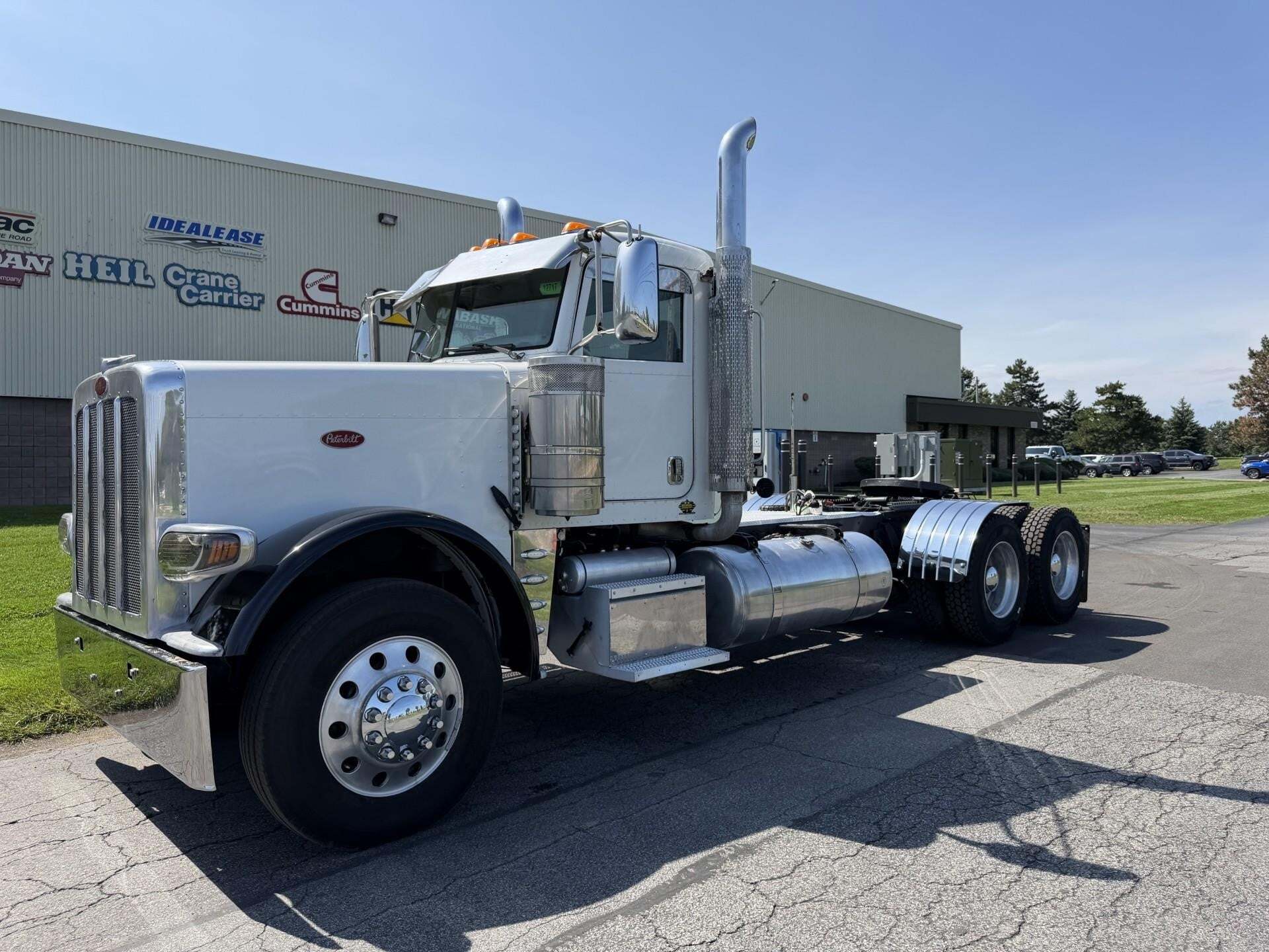2016 PETERBILT 389 in Rochester, NY