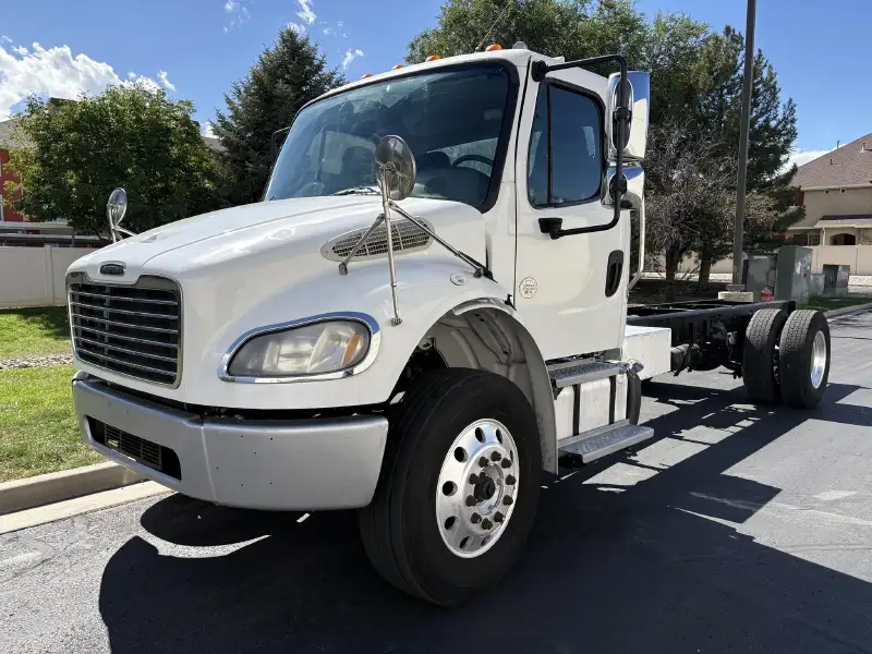 2015 FREIGHTLINER BUSINESS CLASS M2 106
