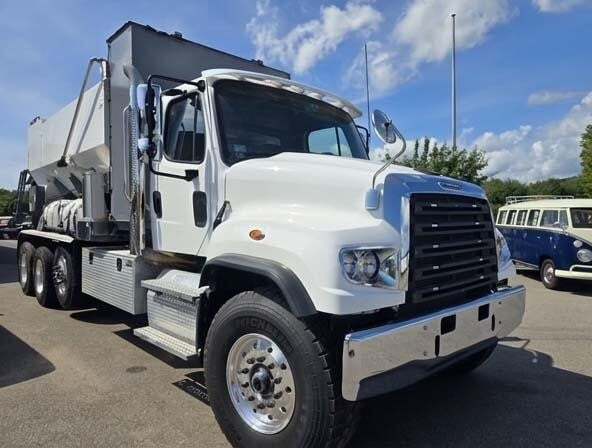 2024 FREIGHTLINER 114 SD in Seabrook, NH