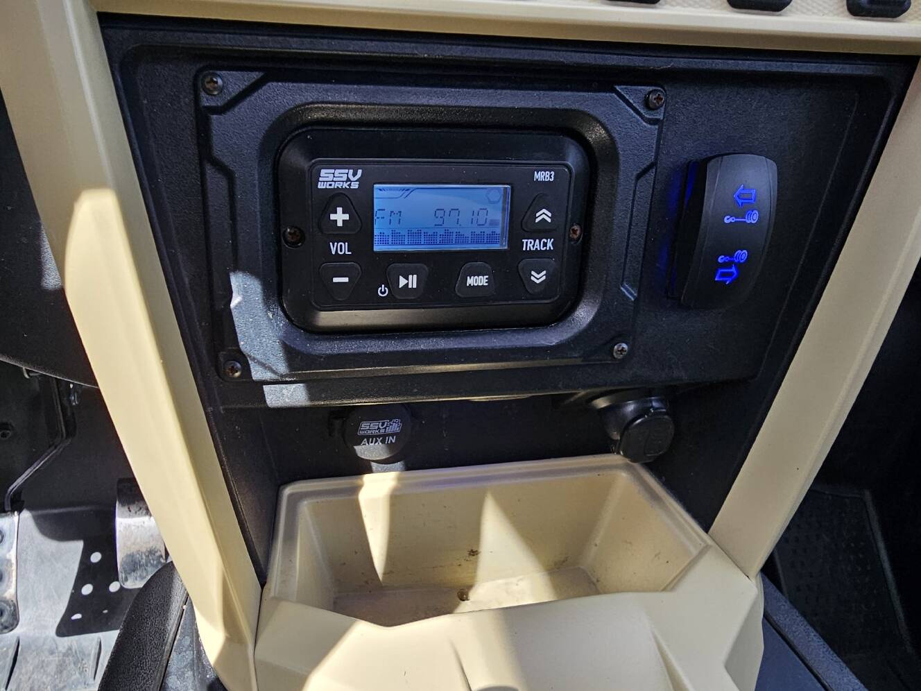 A photo of this 2023 Yamaha Wolverine RMAX2 1000 XT-R