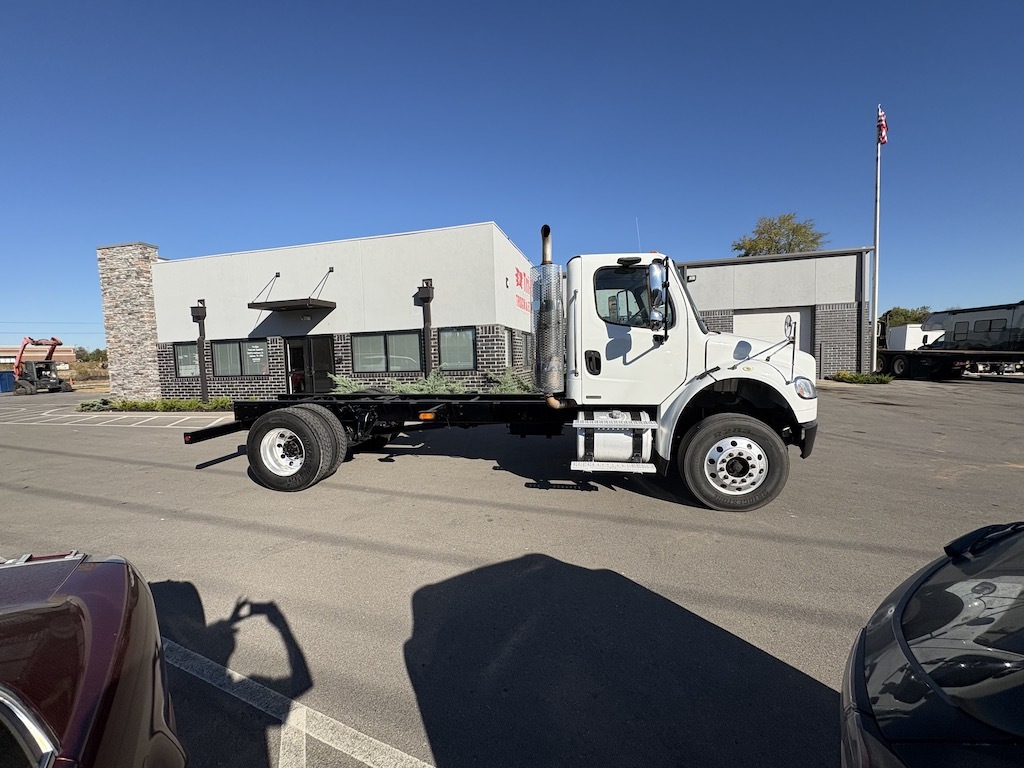 2010 FREIGHTLINER BUSINESS CLASS M2 106 in Lebanon, TN