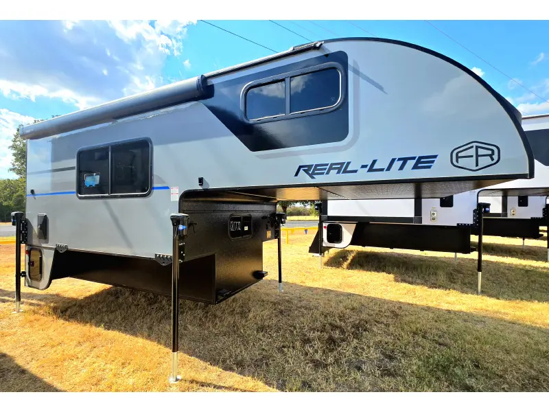2027 Forest River Palomino Real Lite HS-1806