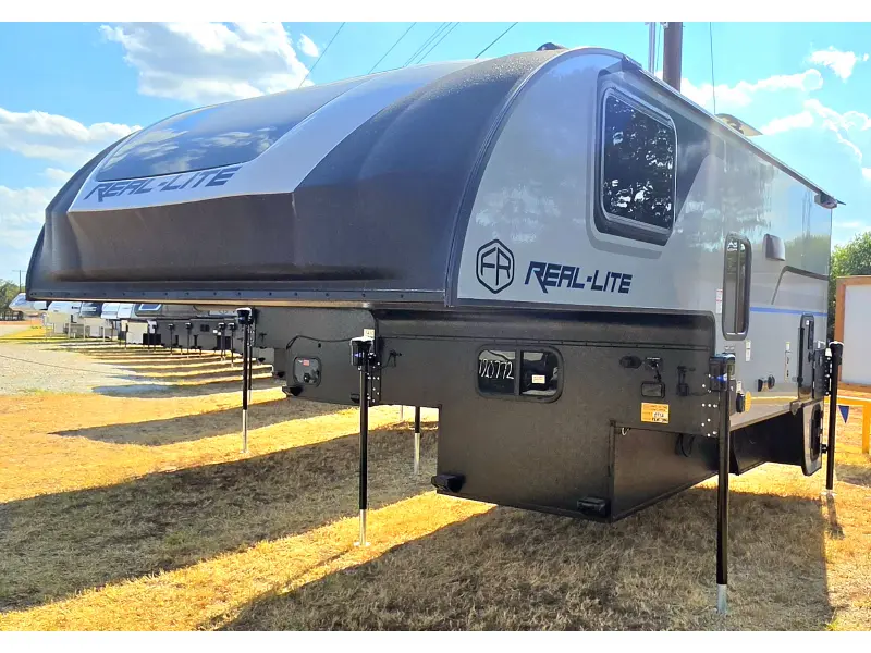 2027 Forest River Palomino Real Lite HS-1806