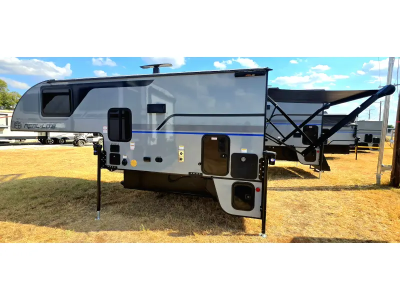 2027 Forest River Palomino Real Lite HS-1806
