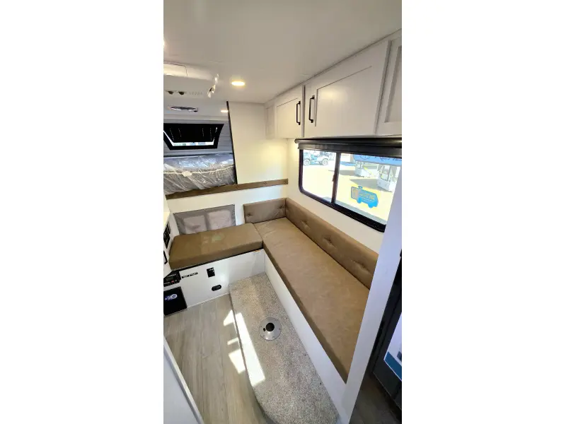2027 Forest River Palomino Real Lite HS-1806