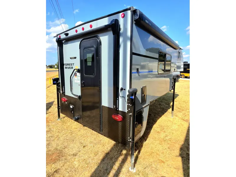 2027 Forest River Palomino Real Lite HS-1806
