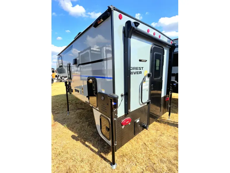 2027 Forest River Palomino Real Lite HS-1806