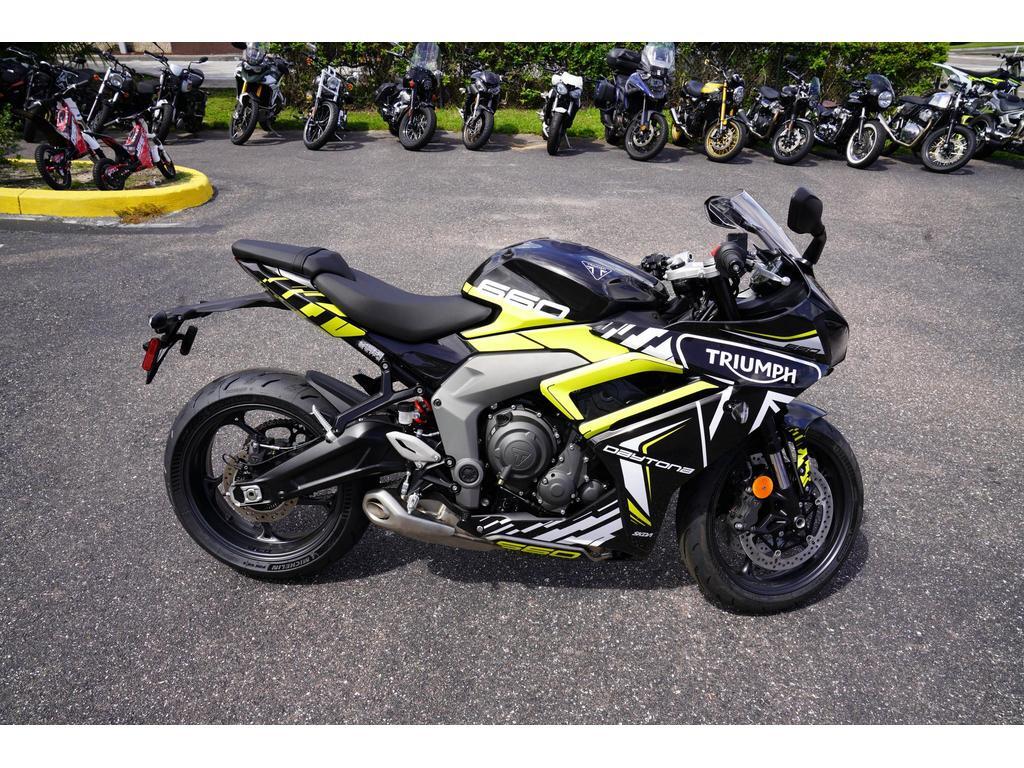 2025 Triumph Daytona 660 w/Custom Graphics 660 in Tampa, FL