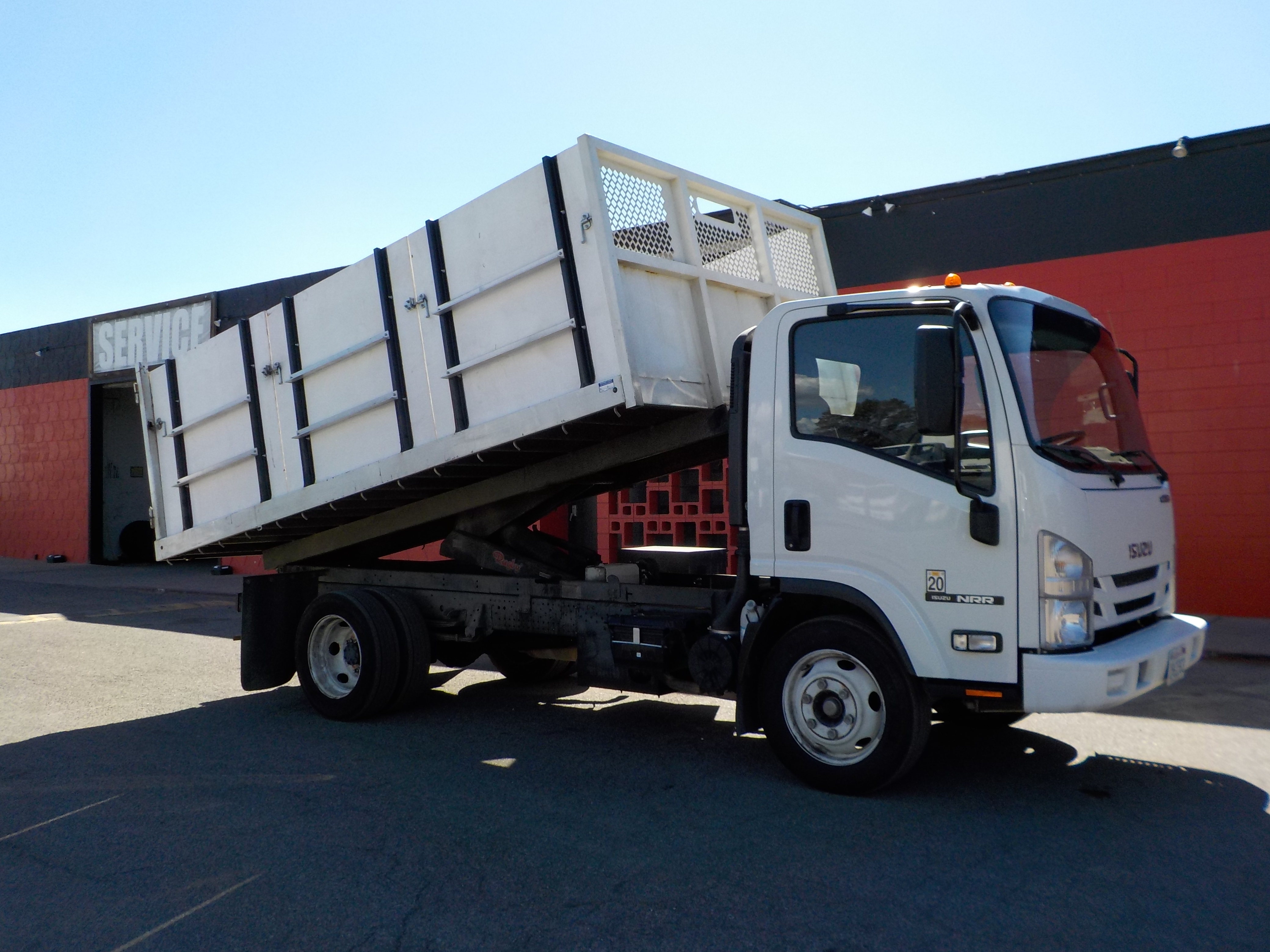 2022 ISUZU NRR in Corona, CA