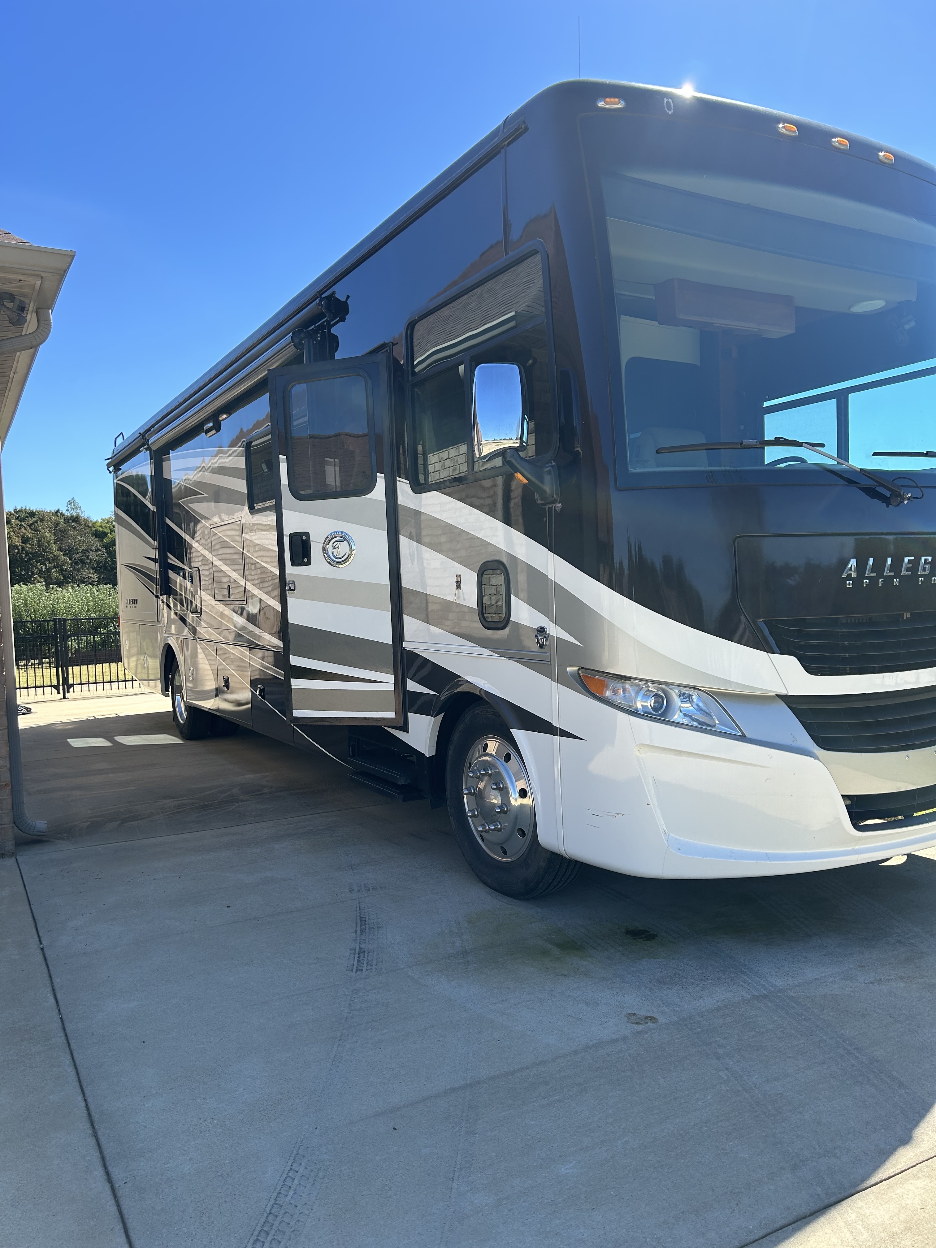 2017 Tiffin Motorhomes ALLEGRO OPEN ROAD 34PA RV