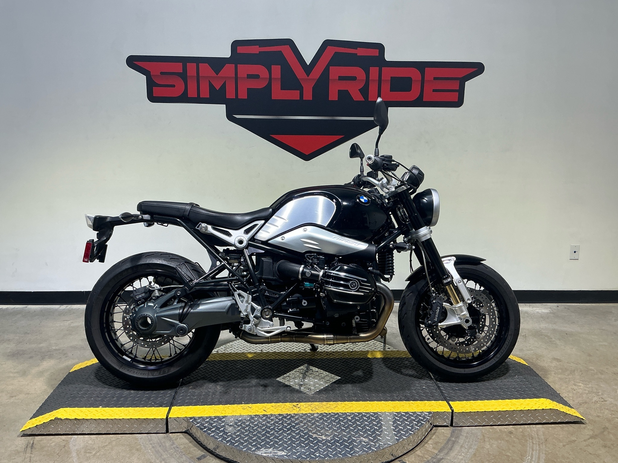 2015 BMW R nineT in Eden Prairie, MN