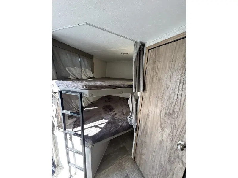 2023 PALOMINO SOLAIRE 2430BHS