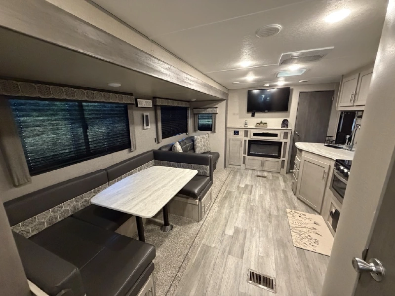 2022 COACHMEN CATALINA 293QBCK