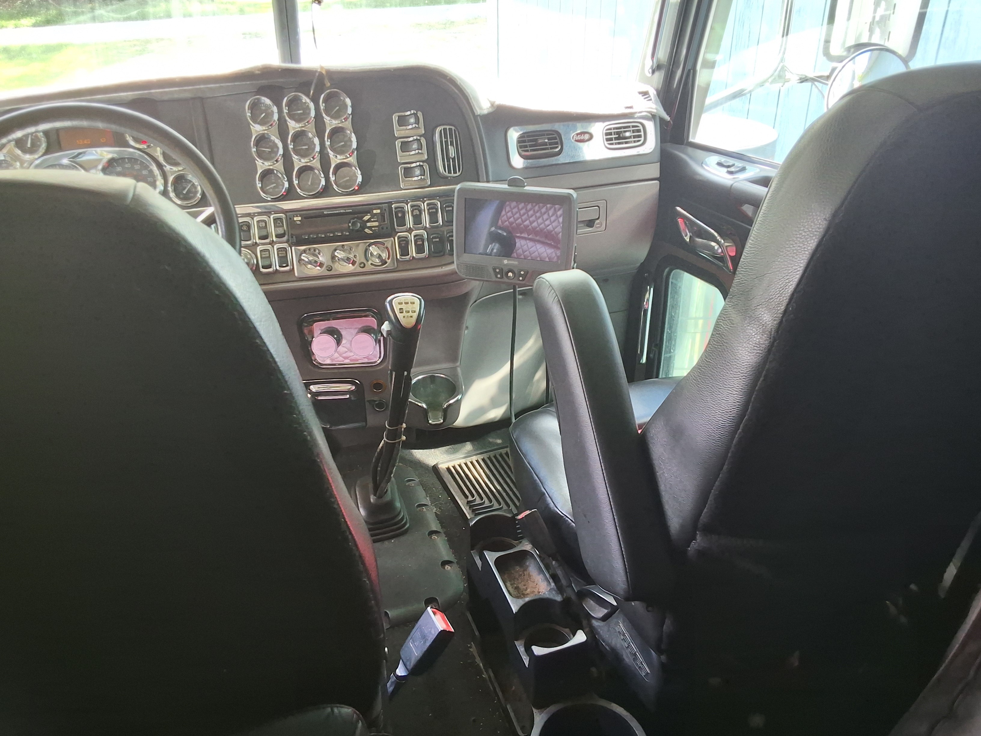 2014 PETERBILT 389 in Newton Falls, OH