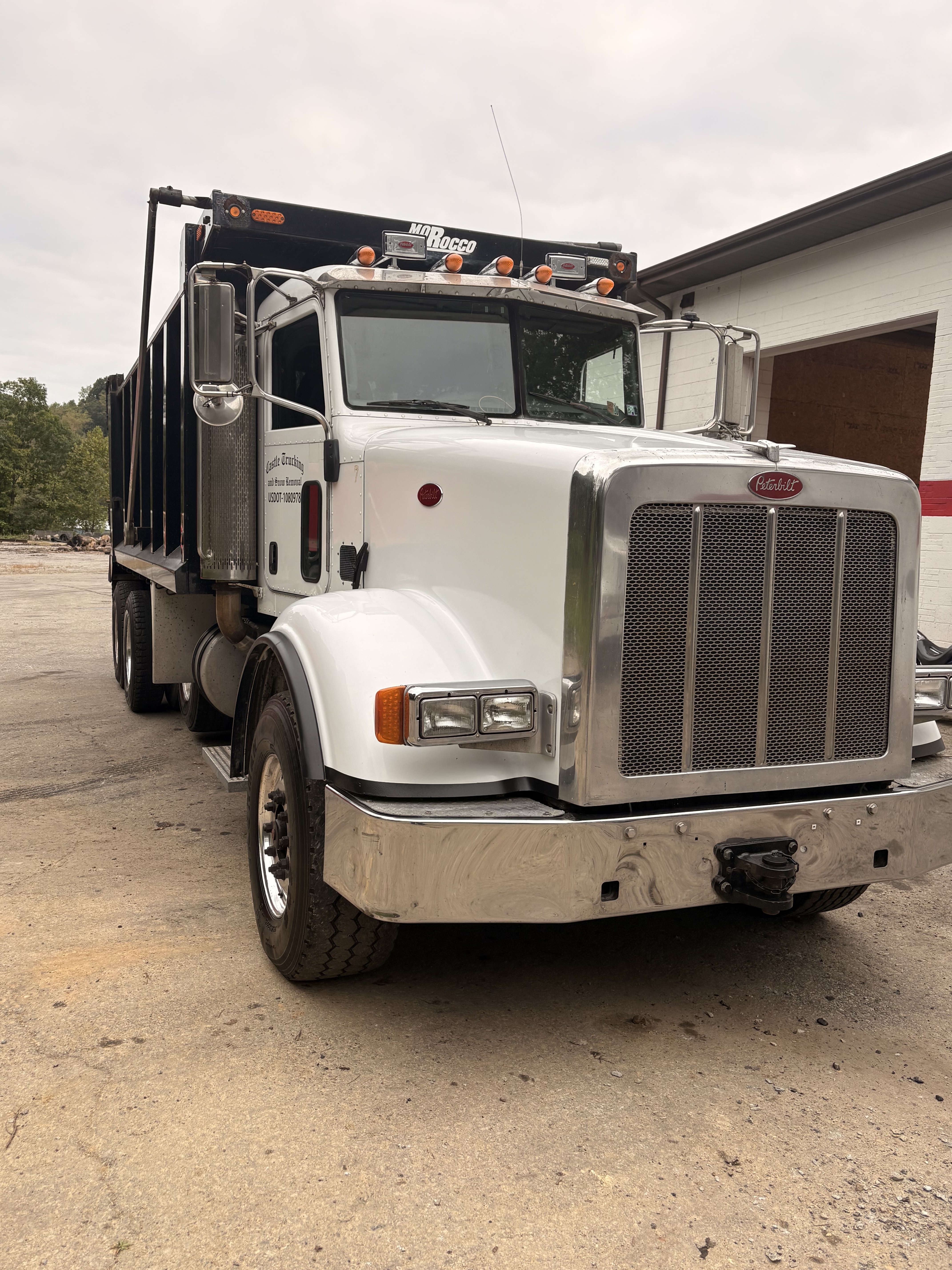 2013 PETERBILT 389 in Irwin, PA