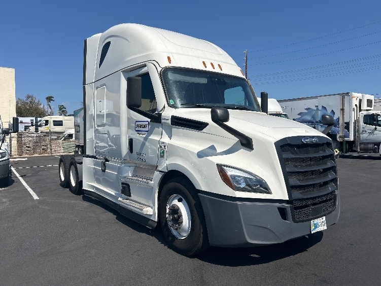 2021 FREIGHTLINER CASCADIA 126 in La Mirada, CA