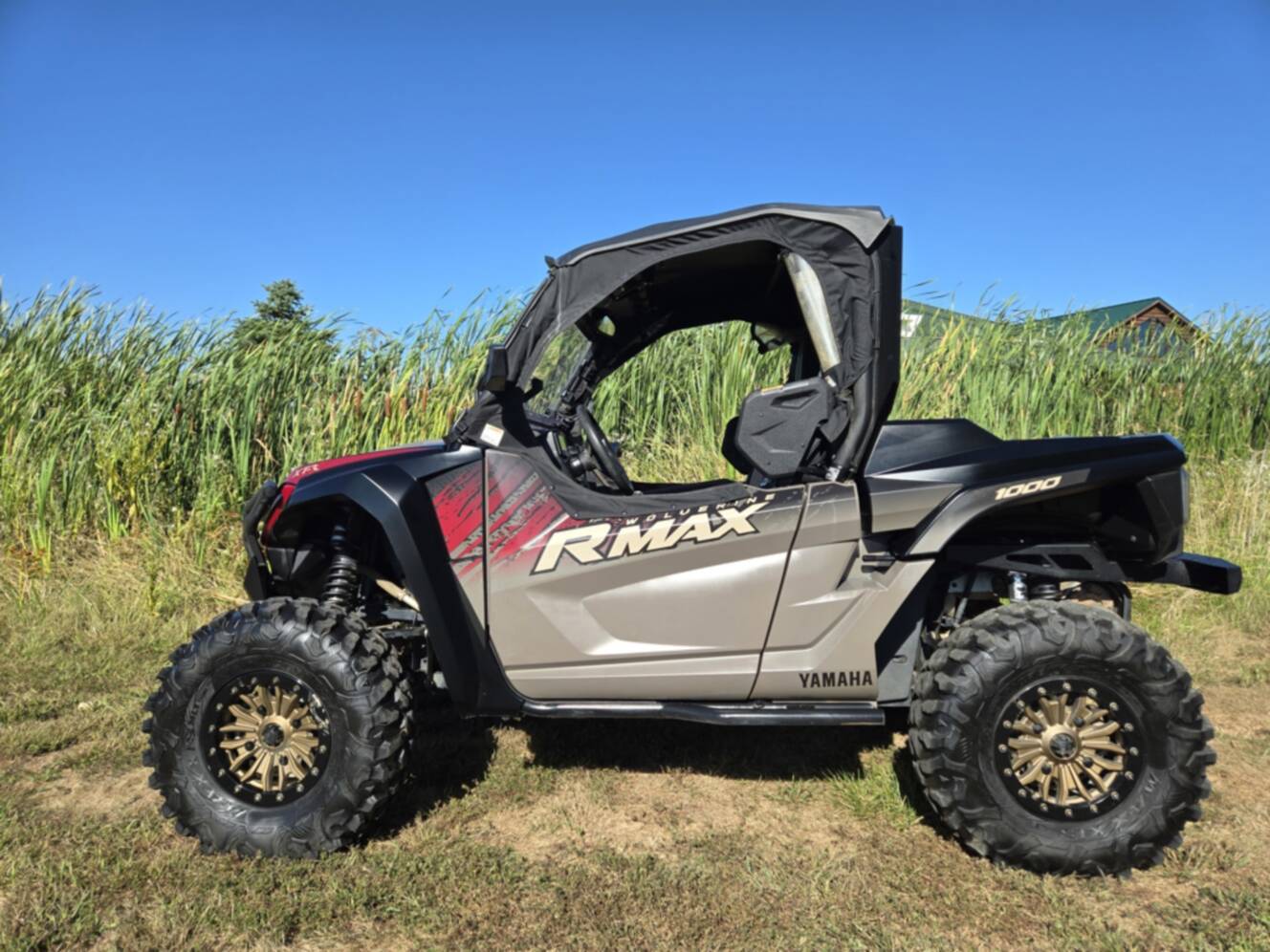A photo of this 2024 Yamaha Wolverine RMAX2 1000 XT-R