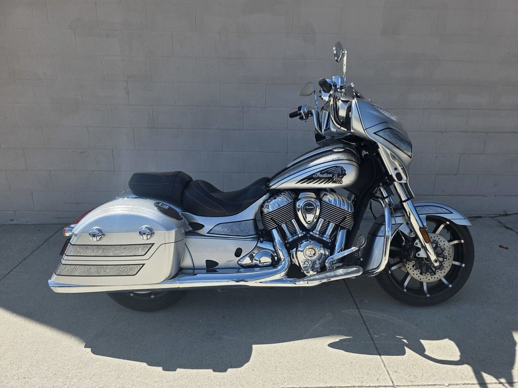 2018 Indian Chieftain Elite Black Hills Silver W/ Marble Accents ELITE in Coldwater, MI