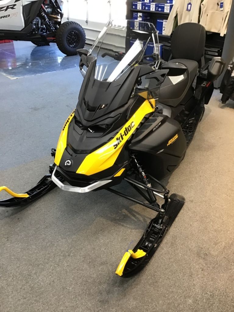 2026 Ski-Doo Grand Touring Sport 900 ACE Snowmobile snowmobile