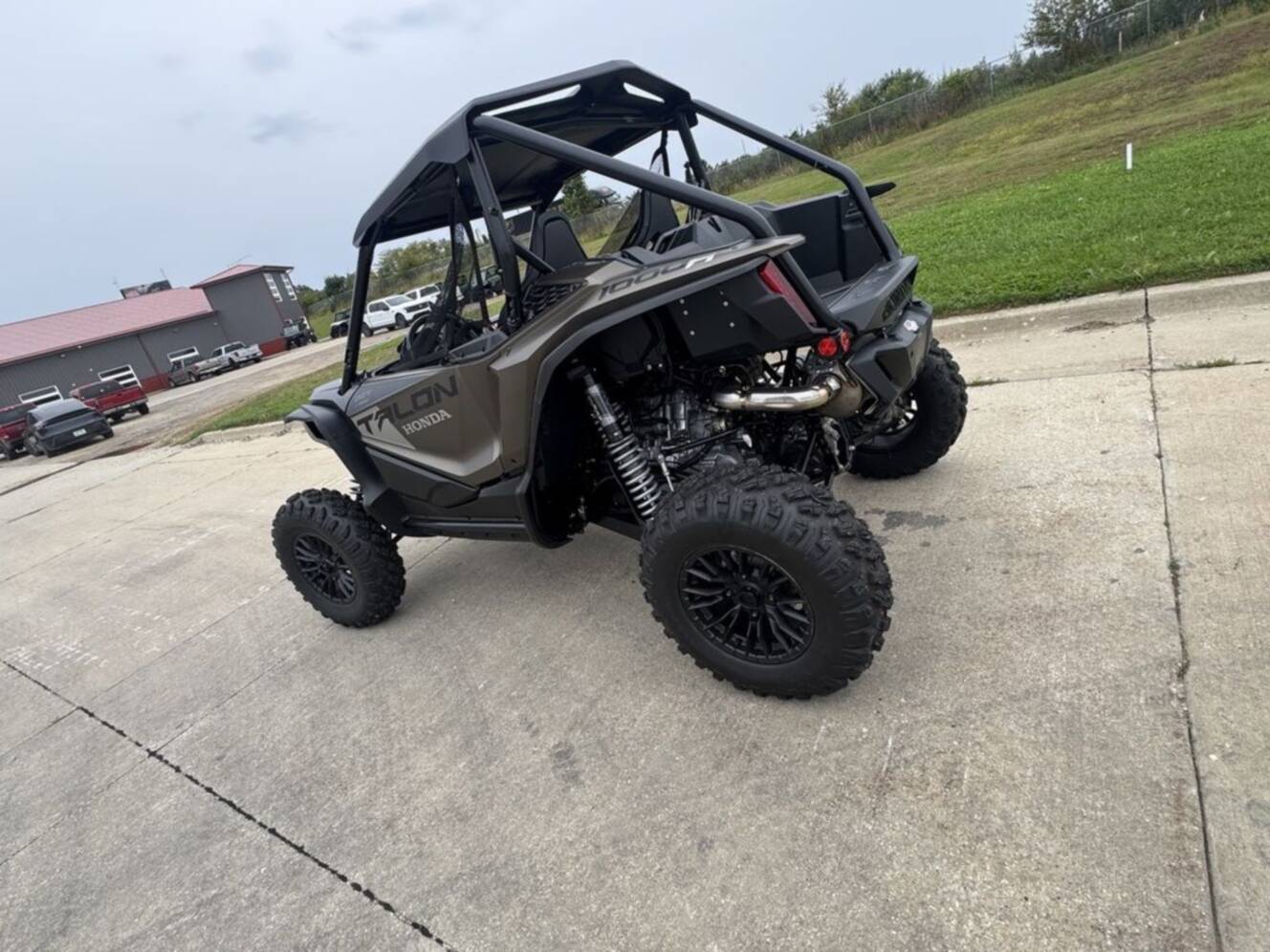 A photo of this 2026 Honda® Talon 1000R FOX Live Valve