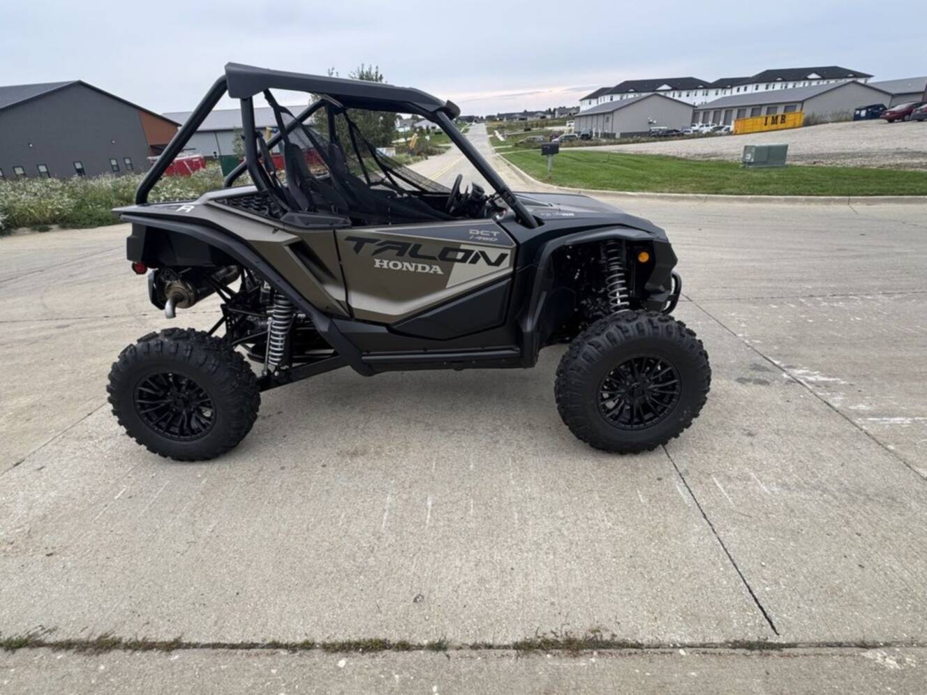 A photo of this 2026 Honda® Talon 1000R FOX Live Valve