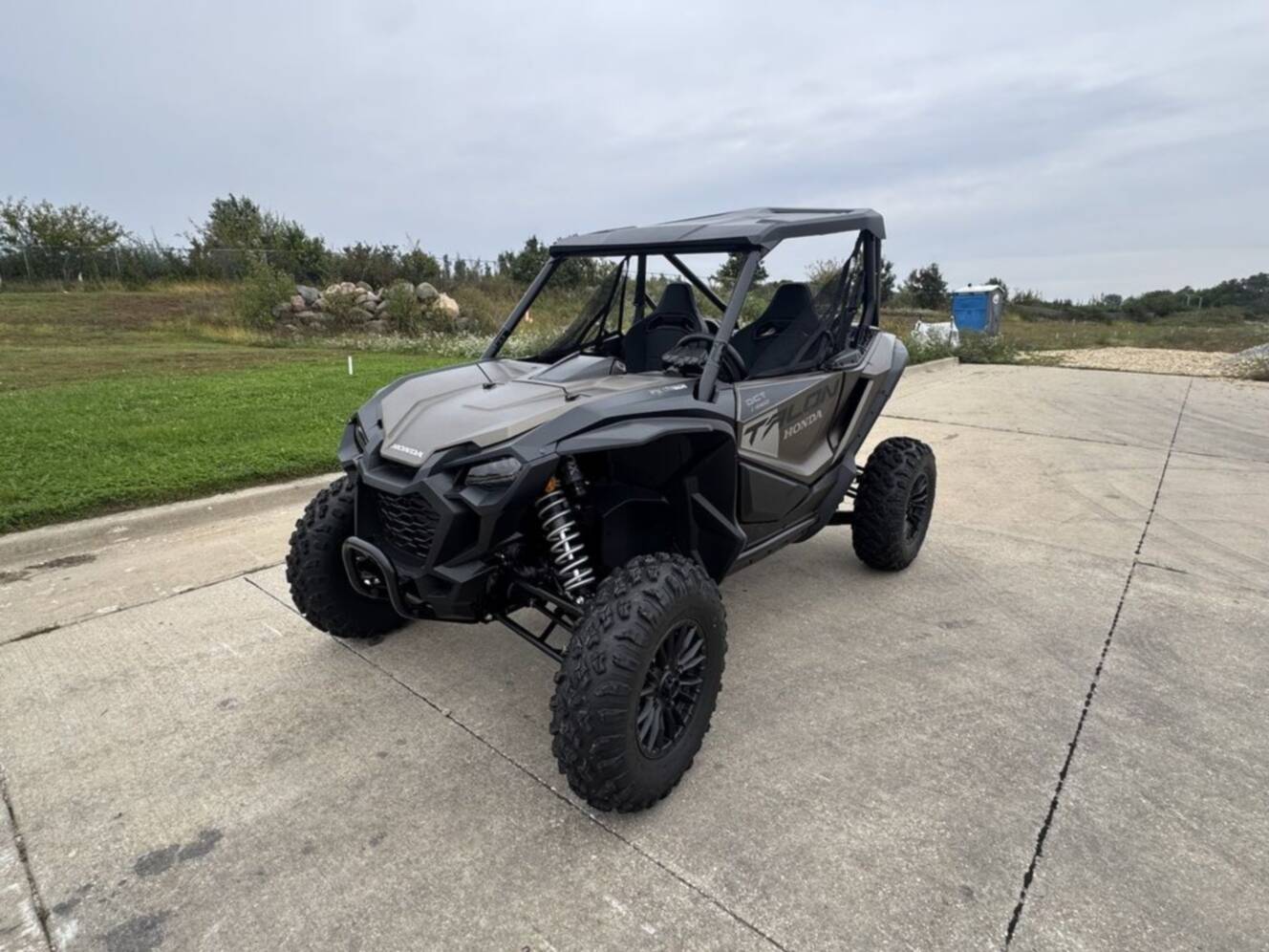 A photo of this 2026 Honda® Talon 1000R FOX Live Valve