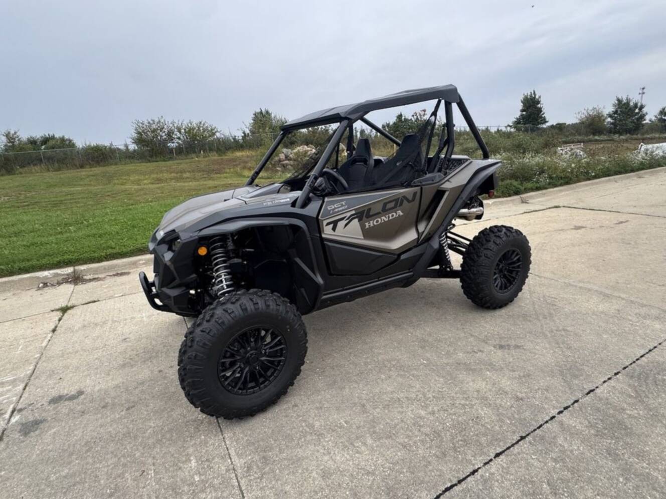 A photo of this 2026 Honda® Talon 1000R FOX Live Valve